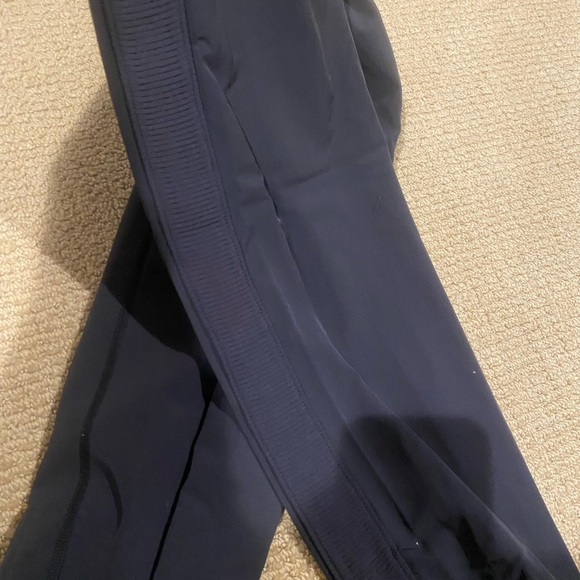 Ivivva pants. Black. Open on the bottom. Very cute and stylish, loose fit - Picture 9 of 13